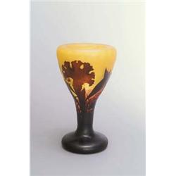 DAUM FRÈRES, NANCY Vase, farbloses Glas, matt geätzt. Orangefarbene Pulvereinschmelzungen u...