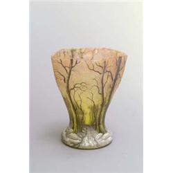 DAUM FRÈRES, NANCY Vase, farbloses Glas mit rosafarbenen und gelben Pulvereinschmelzungen,...