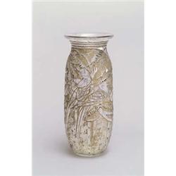 ANDRE DELATTE, Nancy Vase, farbloses dickwandiges Glas. Tief geätztes Relief verschiedener...