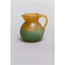 GEORGES DE FEURE Krug, farbloses Glas mit orangebraunen und petrolfarbenen Pulverein- und -...