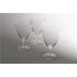 RENE LALIQUE, Wingen-sur-Moder 3 Wassergläser Guebwiller, farbloses Glas. Über rundem Telle...