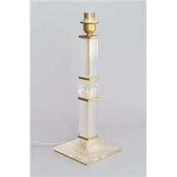 RENE LALIQUE, Wingen-sur-Moder Marc Lalique, Lampenfuß Josephine, farbloses Glas, Messin...