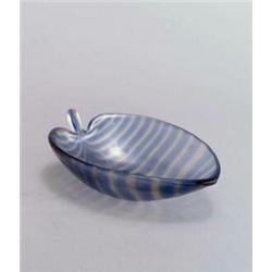 VENINI & C., MURANO Tyra Lundgren Schale, farbloses Glas. Flache Schale in Form eines ge...
