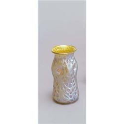 JOHANN LÖTZ WITWE, Klostermühle Vase, farbloses Glas. Irisierende Deckschicht mit flächig e...
