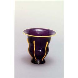 JOHANN LÖTZ WITWE, Klostermühle Vase, violettes Glas mit opak orangefarbenen Fadenaufschmel...