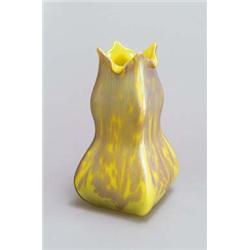 JOHANN LÖTZ WITWE, Klostermühle Vase, farbloses Glas. Mit gelbem Opal unterfangen, irisiere...