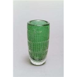 ORREFORS GLASBRUK AB., Orrefors Edvin Öhrström Vase, farbloses Glas. Wandung dreireihig...