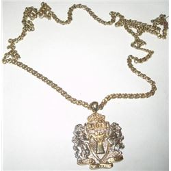 Manut crest pendant necklace