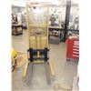 Image 2 : Big Joe 2500 Lb Lift