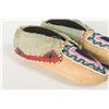 Image 2 : Delaware Beaded Child's Moccasins, 7 " long