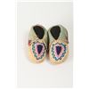 Image 3 : Delaware Beaded Child's Moccasins, 7 " long