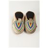 Image 3 : Delaware Beaded Woman's Moccasins, 8 ½" long