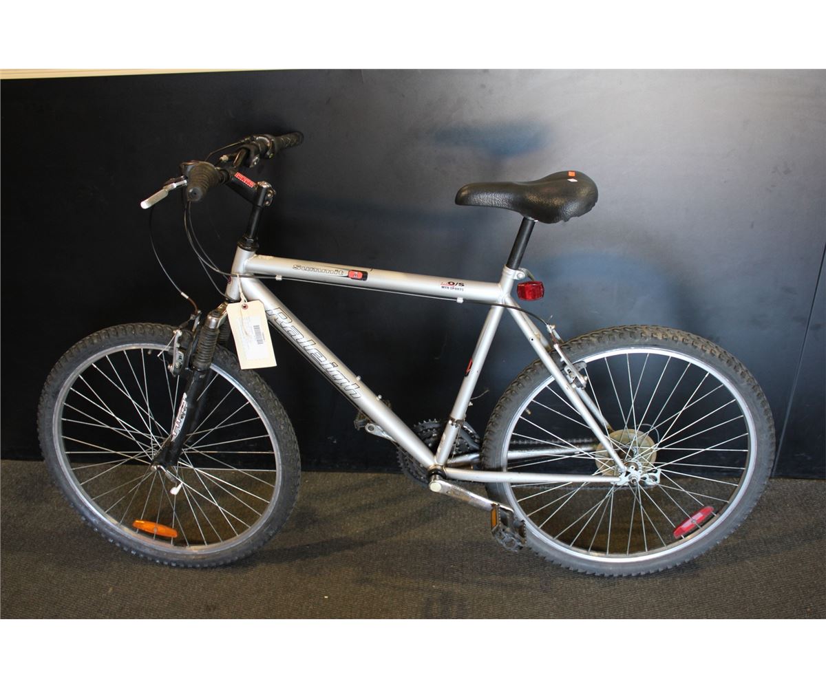 SILVER RALEIGH 18-SPEED FRONT SUSPENSION MOUNTAIN BIKE - Able Auctions
