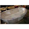 Image 1 : OVAL BATH TUB