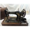 Image 2 : ANTIQUE SINGER SEWING MACHINE