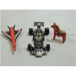 LOT 3 MISC SMALL COLLECTIBLES : CAR, PLANE, HORSE