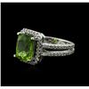 Image 2 : 14KT White Gold 4.89ct Peridot and Diamond Ring