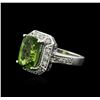 Image 2 : 14KT White Gold 5.81ct Peridot and Diamond Ring