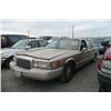 Image 1 : 93 Lincoln Town Car 4 Dr  Sedan - T - `DRIVE