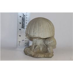 SET OF 4 CEMENT GARDEN ORNAMENTS - MUSHROOMS