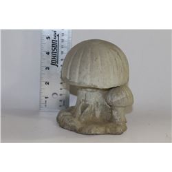 SET OF 4 CEMENT GARDEN ORNAMENTS - MUSHROOMS