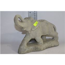 PAIR OF ELEPHANTS CEMENT GARDEN ORNAMENTS