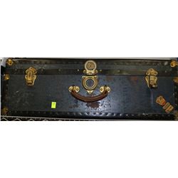 VINTAGE TRUNK