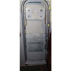 PAINTERS STEP LADDER