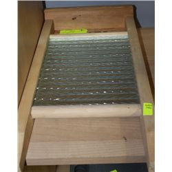 GLASS WASHBOARD
