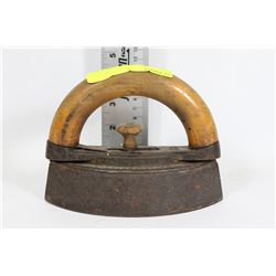 VINTAGE SAD IRON WITH HANDLE
