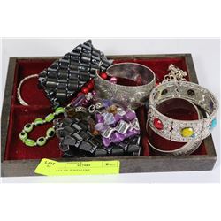TRAY OF ASSORTED FASHION JEWELLERY