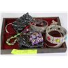 Image 1 : TRAY OF ASSORTED FASHION JEWELLERY