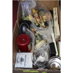 BOX W/ GOLD DIGGER FIGURINES, DRINK