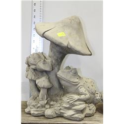 CONCRETE MUSHROOM & TOAD LAWN ORNAMENT