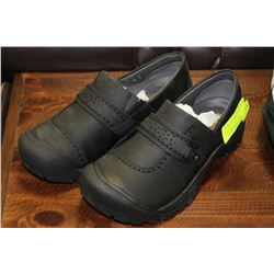 PAIR KEEN WOMENS SIZE 7 SHOES