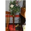 Image 1 : FLORAL WEDDING DISPLAY ON STAND