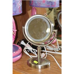 MAGNIFYING MIRROR WITH LIGHT