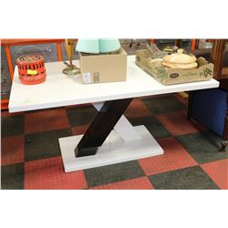 BLACK AND WHITE 2 TONE KITCHEN TABLE