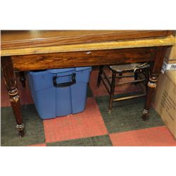 ANTIQUE WOOD TABLE W/ 1 CHIAR