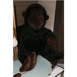 LARGED STUFFED GORRILA X2