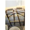 Image 1 : COLLAPSIBLE WALKER