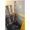 Image 1 : SPADE & PUSH BROOM