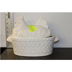 VINTAGE WHITE HEN SOUP TUREEN