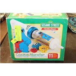 SESAME STREET COOKIE PRESS (VINTAGE)