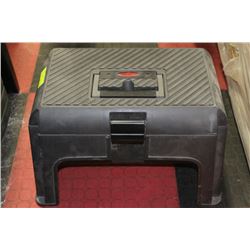RUBBERMAID TOOL BOX BENCH