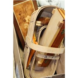 LOT OF WOODEN PIECES