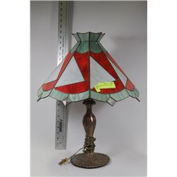 TIFFANY STYLE STAINED GLASS LAMP
