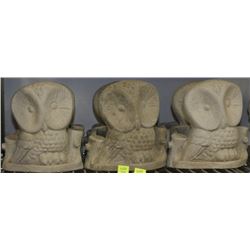 LOT OF 3 CONCRETE GARDEN ORNAMENT - OWLS