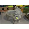 Image 1 : CONCRETE CLOWN PLANTER