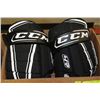 Image 1 : BOX W/ CCM 4R - 15 INCH MEN'S LARGE HOCKEY